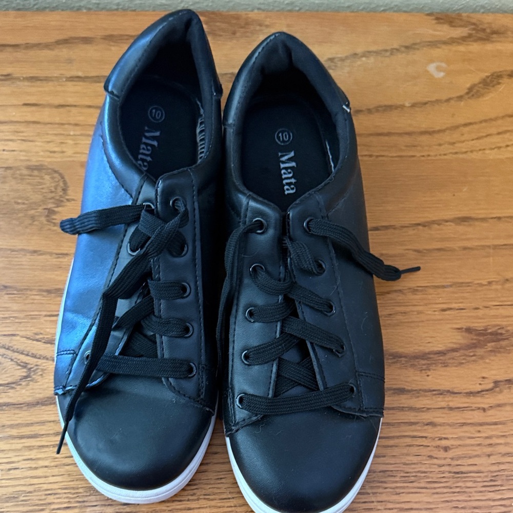 Mata Black Leather Sneakers